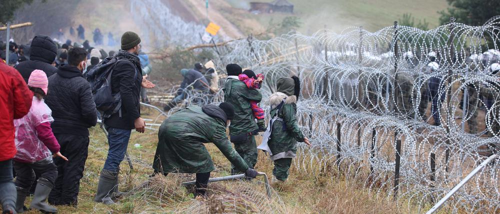 Geflüchtete an der Grenze zwischen Polen und Belarus im November 2021