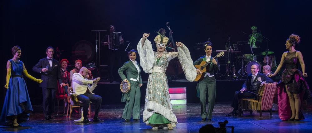 Auf der Bühne herrscht Turboquirligkeit bei dieser „Rache der Fledermaus“. Stets im Mittelpunkt: Christoph Marti als Rosalinde.