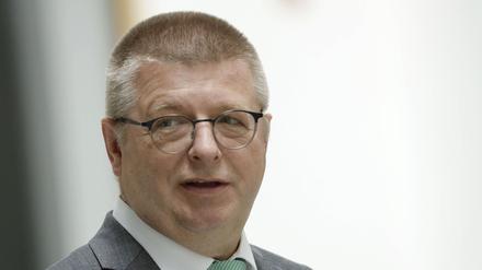 Der Präsident des Verfassungsschutzes, Thomas Haldenwang, hat vor einer Zunahme chinesischer Spionage in Deutschland gewarnt. 