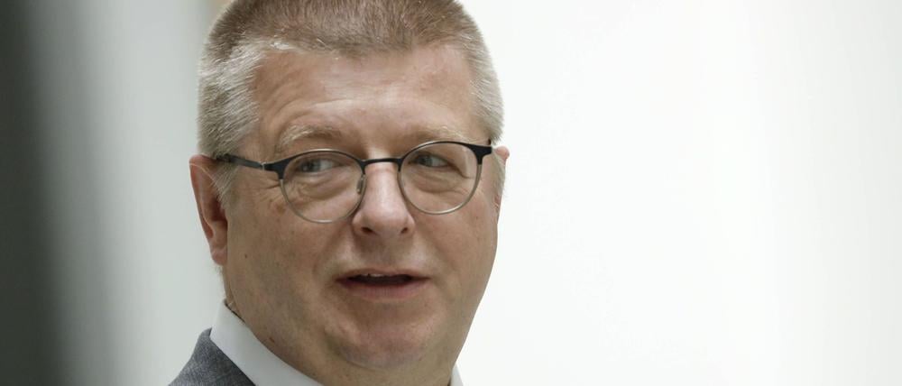 Der Präsident des Verfassungsschutzes, Thomas Haldenwang, hat vor einer Zunahme chinesischer Spionage in Deutschland gewarnt.