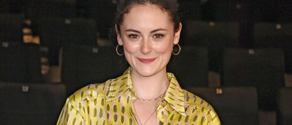 Lea van Acken hat in international erfolgreichen Serien wie „Homeland“ oder „Dark“ mitgespielt und für ihre Verkörperung der Anne Frank den Bayerischen Filmpreis erhalten.