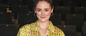 Lea van Acken hat in international erfolgreichen Serien wie „Homeland“ oder „Dark“ mitgespielt und für ihre Verkörperung der Anne Frank den Bayerischen Filmpreis erhalten.