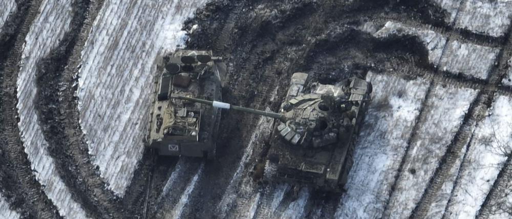 Dieses von den ukrainischen Streitkräfte veröffentlichte Foto zeigt beschädigte russische Panzer auf einem Feld nach einem Angriffsversuch. 
