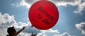 Protest der Initiative Wahlrecht für Alle auf dem Tempelhofer Feld.