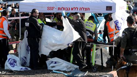 Nach dem Anschlag vergangenen Freitag in Jerusalem steigt die Zahl der Opfer auf drei.