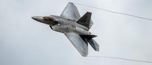 Eine F-22 während eines Übungsflugs im vergangenen Jahr.