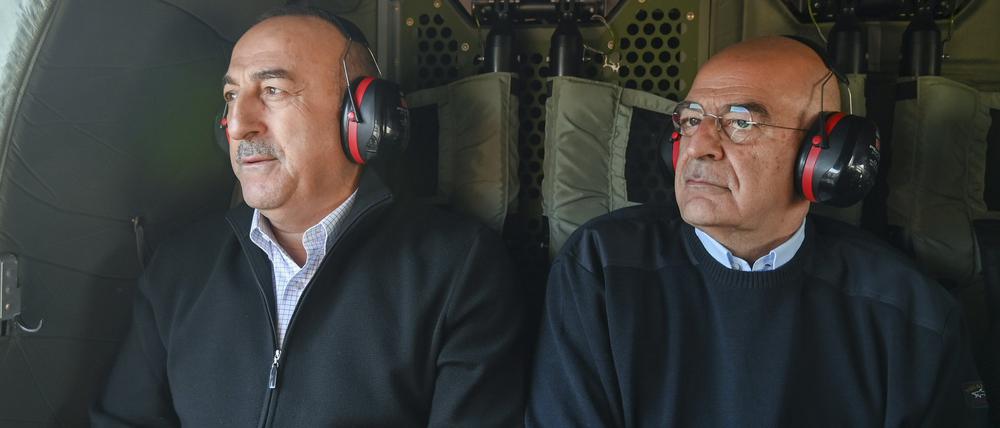 Nikos Dendias (r.), Außenminister von Griechenland, und Mevlüt Cavuşoğlu, Außenminister der Türkei.