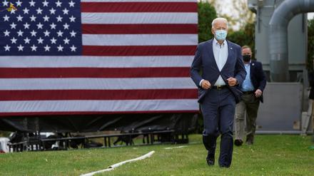 Demonstrative Fitness. Immer wieder joggte Joe Biden zum Rednerpult. 