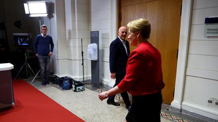 Aus dem Weg gegangen: Franziska Giffey (SPD) und Kai Wegner (CDU) am Sonntagabend im Abgeordnetenhaus.