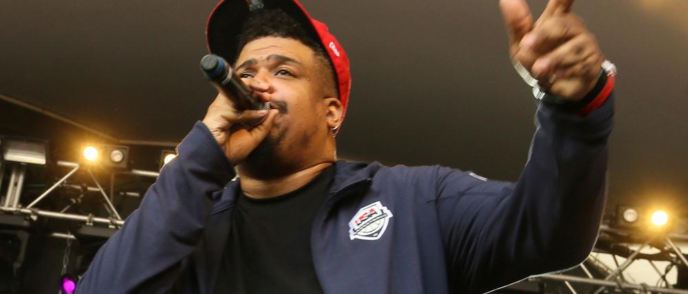 ARCHIV - 18.03.2017, USA, Austin: David Jude Jolicoeur von De La Soul singt am 18. März 2017 in Austin, Texas. Jolicoeur, weithin bekannt als Trugoy the Dove und eines der Gründungsmitglieder des Long Island Hip-Hop-Trios De La Soul, ist im Alter von 54 Jahren gestorben. Foto: Jack Plunkett/Invision via AP/dpa +++ dpa-Bildfunk +++