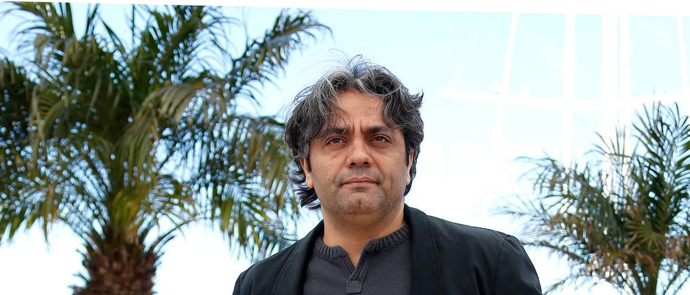 ARCHIV - 24.05.2013, Frankreich, Cannes: Der iranische Regisseur Mohammed Rassulof steht beim Photocall für den Film "Dast Neveshtehaa Nemisoosand" ("Manuscripts Don't Burn") bei den 66. Filmfestival in Cannes. (zu dpa: Bericht: Berlinale-Gewinner Rassulof im Iran freigelassen) Foto: Sebastien Nogier/EPA/dpa +++ dpa-Bildfunk +++