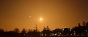 Der kleine Asteroid 2023 CX1 trat am 13. Februar 2023 in die  Erdatmosphäre ein, hier eine Beobachtung aus Brighton, Großbritannien.