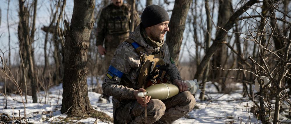 Ein ukrainischer Soldat an der Frontlinie nahe Wuhledar.