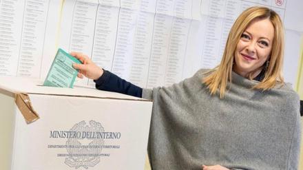 Auch die Ministerpräsidentin ist Römerin und daher in Latium wahlberechtigt. Giorgia Meloni gab schon am Sonntag ihre Stimme ab.