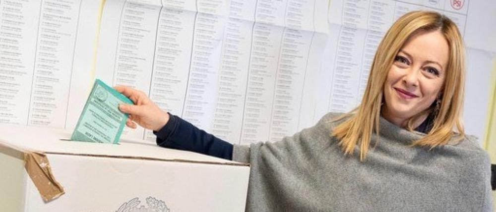 Auch die Ministerpräsidentin ist Römerin und daher in Latium wahlberechtigt. Giorgia Meloni gab schon am Sonntag ihre Stimme ab.