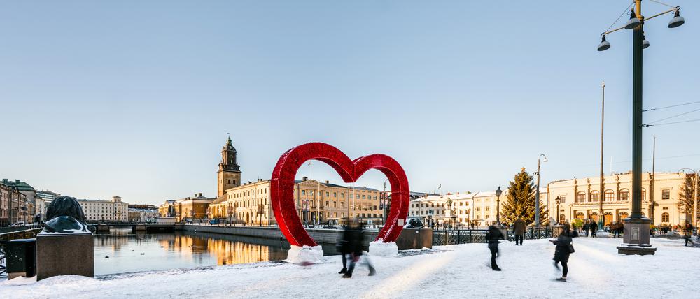 Die Bewohner:innen lieben ihren Blickfang. Das Herz ist winterfest.