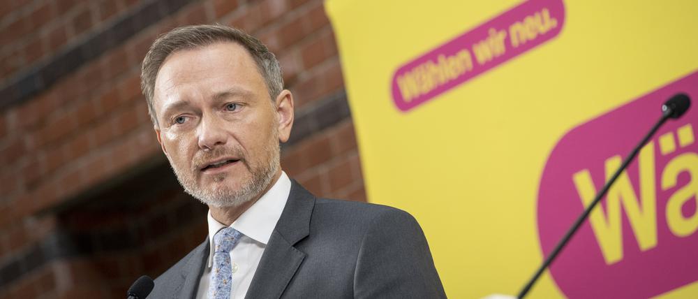 Mit ernster Miene: Christian Lindner, Bundesfinanzminister und FDP-Vorsitzender, bei einer Pressekonferenz am Tag nach der Berlin-Wahl.