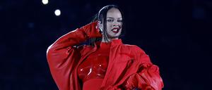 Rihanna bei ihrem Auftritt in der Halbzeit des Super Bowl.