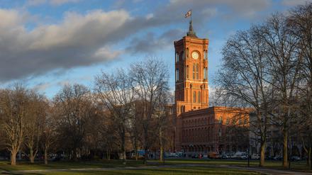 Sonnige Stimmung am Roten Rathaus