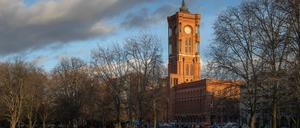 Sonnige Stimmung am Roten Rathaus