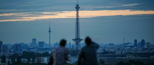 Ende Dezember 2022 hatten knapp 3,86 Millionen Bürgerinnen und Bürger ihren Hauptwohnsitz in Berlin, teilte das Statistische Landesamt am Dienstag in Potsdam mit.