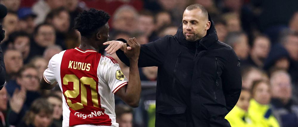 John Heitinga hat bei Ajax Amsterdam Alfred Schreuder als Cheftrainer abgelöst. Seitdem läuft es für den Klub wieder deutlich besser. 