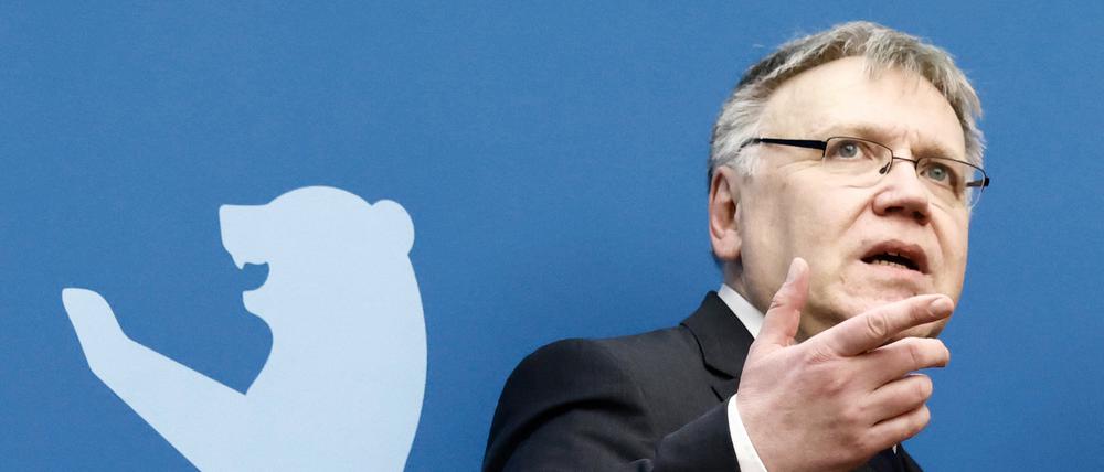 Landeswahlleiter Stephan Bröchler spricht bei einer Pressekonferenz zum vorläufigen Ergebnis der Wiederholungswahl zum Abgeordnetenhaus in Berlin.