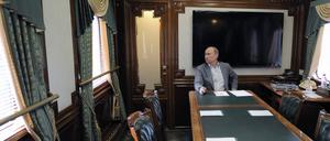 Der russische Präsident Wladimir Putin in einem Vorgängermodell seines gepanzerten Zuges im Jahr 2012.