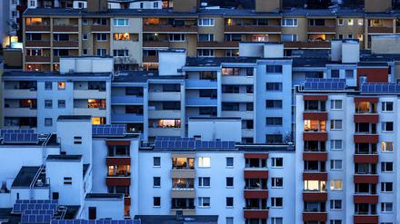 Blick auf Häuser in der Gropiusstadt. Der Anstieg der Mieten in deutschen Städten hat sich im vergangenen Jahr wieder erhöht.