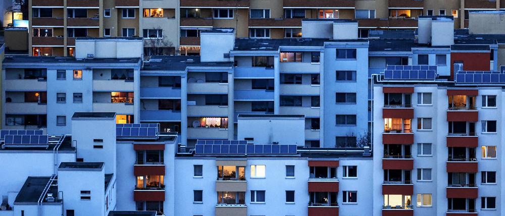 Blick auf Häuser in der Gropiusstadt. Der Anstieg der Mieten in deutschen Städten hat sich im vergangenen Jahr wieder erhöht.