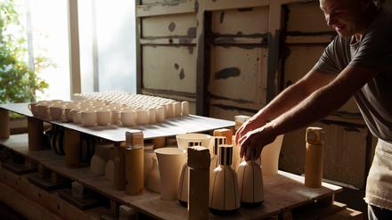 In den HB-Werkstätten: Brennofen wird ausgeräumt.