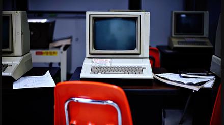 Mit solchen Terminal-Ungetümen fing es an. Moderne PCs verschwinden heutzutage unterm Schreibtisch. 