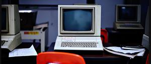 Mit solchen Terminal-Ungetümen fing es an. Moderne PCs verschwinden heutzutage unterm Schreibtisch. 