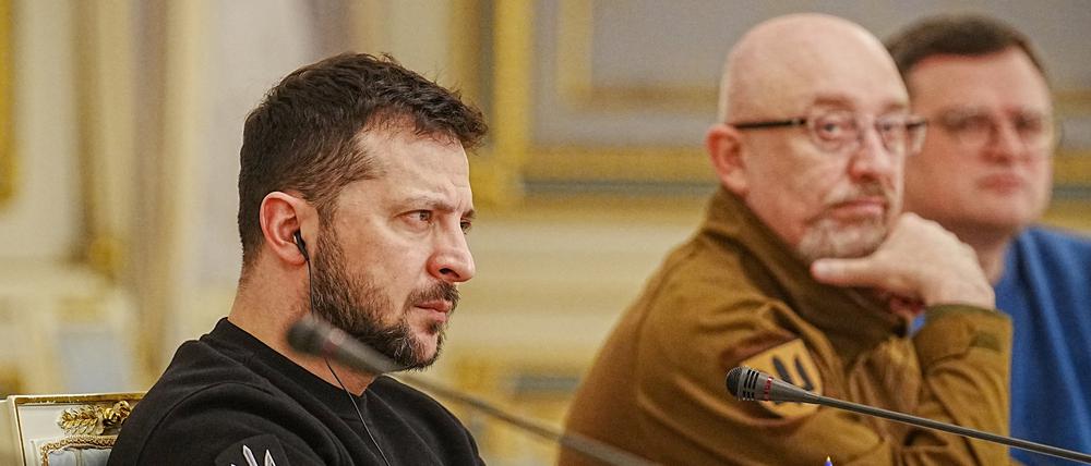 Resnikow (Mitte) gehört nicht zum engsten Kreis um Wolodymyr Selenskyj.