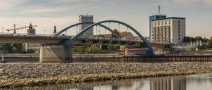 An der Oderbrücke sollte das Zukunftszentrum bei einem Votum für Frankfurt (Oder) gebaut werden.
