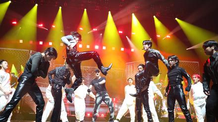 Ateez bei ihrem Auftritt in Berlin.
