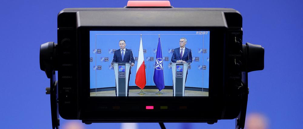 Polens Präsident Andrzej Duda und Nato-Generalsekretär Jens Stoltenberg bei einem Brüsseler Treffen der Nato-Verteidigungsminister im Februar 2023.