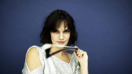 Die Cellistin Raphaela Gromes hat sich intensiv mit Clara Schumann beschäftigt. Herausgekommen sind ein Album und ein Abend am Nikolaisaal.