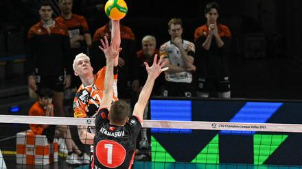 Mit neuer Frisur tat sich Diagonalangreifer Marek Sotola gegen Ankara hervor.