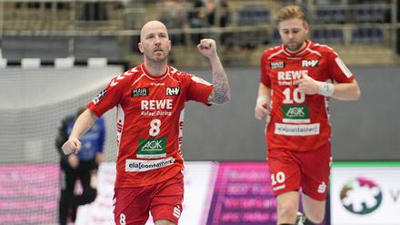 Robert Weber (l.) kommt aus Piräus und soll Hans Lindberg ersetzen.