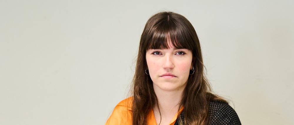 Die Sprecherin der Klimagruppe „Letzte Generation“ Carla Hinrichs im Amtsgericht Tiergarten.