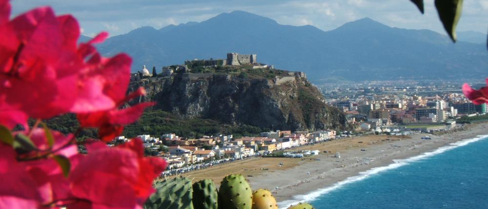 Milazzo an der Nordküsten Sizilien, Fährort zu den Äolischen Inseln