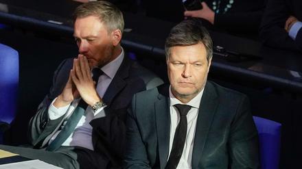Berlin, Deutschland 8. Februar 2023:
84. Sitzung des Deutschen Bundestags - 2023

Regierungserklärung


Im Bild: Dr. Robert Habeck, Bundesminister für Wirtschaft und Klimaschutz (B'90/Die Grünen), im Hintergrund Bundesfinanzminister Christian Lindner (FDP)