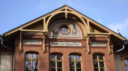 Das Eierhäuschen ist ein im 19. Jahrhundert errichtetes Berliner Ausflugslokal am Rande des Plänterwalds direkt am Ufer der Spree. 