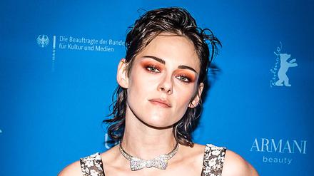 Berlin 73. Berlinale, Berlin, Eroeffnungsgala, Roter Teppich, Red Carpet, Berlinale Palast, 16.02.2023 73. Berlinale, Berlin, Eroeffnungsgala, Roter Teppich, Red Carpet, Berlinale Palast, Kristen Stewart, Jury Praesidentin, 16.02.2023, *** Berlin 73 Berlinale, Berlin, Opening Gala, Red Carpet, Red Carpet, Berlinale Palast, 16 02 2023 73 Berlinale, Berlin, Opening Gala, Red Carpet, Red Carpet, Berlinale Palast, Kristen Stewart, Jury President, 16 02 2023, Copyright: xEibner-Pressefotox EP_JBH