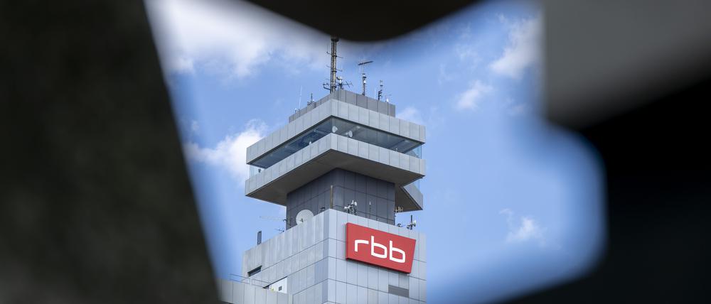 Der Rundfunk Berlin-Brandenburg bleibt im Fokus verschiedener Untersuchungen.