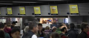 Lange Schlangen an den Schaltern gab es bei der Lufthansa zuletzt vor allem aufgrund von Streiks und technischen Problemen.