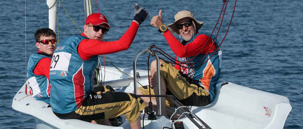 Sie wissen, wie es geht: Die Crew aus Österreich, Lukas Faes, Alexander Hehle und Friedrich Trippolt, segelte bei den World Summer Games in Abu Dhabi mit.