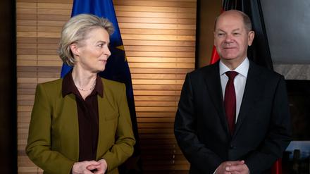 EU-Kommissionschefin von der Leyen hat zusätzlichen Finanzbedarf angemeldet, aber Kanzler Scholz hat noch Gesprächsbedarf. 