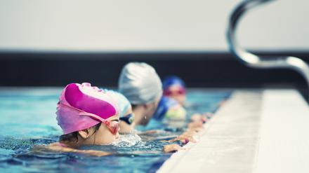 Die Zahl der Kinder zwischen sechs und zehn Jahren in Deutschland, die nicht schwimmen können, lag 2022 bei 20 Prozent.